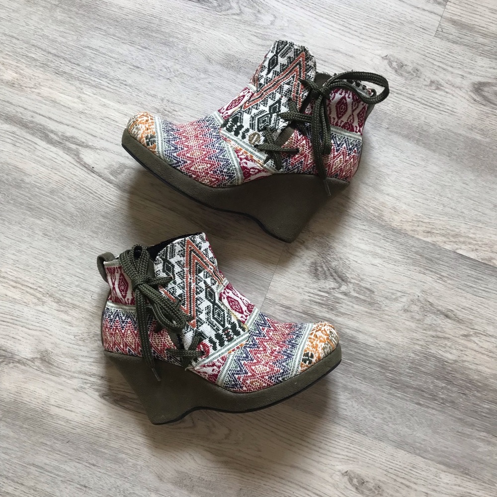 2XHOST PICK Bazarte Embroidered Platform Ankle Boots No Sz Listed I'm a Size 7.5